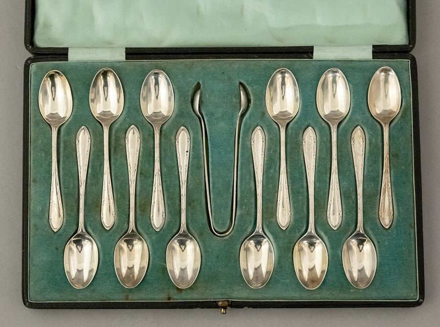 A cased set of twelve George V silver teaspoons an