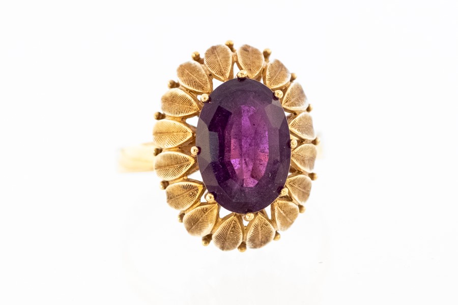 A 14ct amethyst dress Ring, claw set oval-cut amet