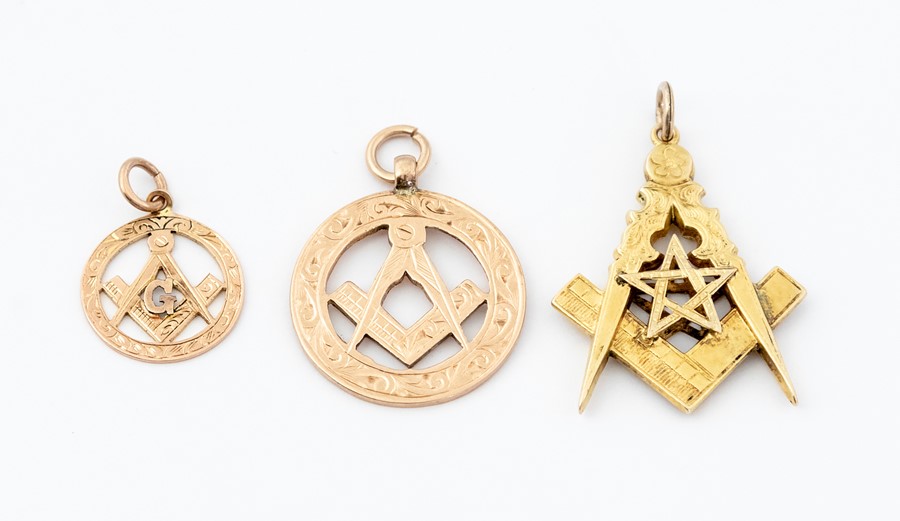 MASONIC INTEREST. A yellow gold Set Square and Com