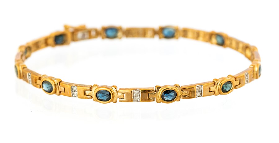 A 9ct yellow gold bracelet set twelve oval cut sap