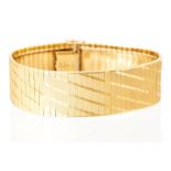 An Italian 9K yellow gold articulated bracelet wit