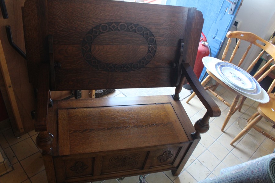 ***LOCATED AT GRESLEY***Mid 20th Century light oak Monks seat which reverts to a table, lift up