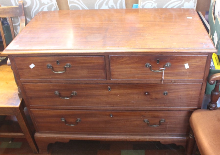 ***LOCATED AT GRESLEY****An early 19th Century mahogany chest of drawers, comprising two short