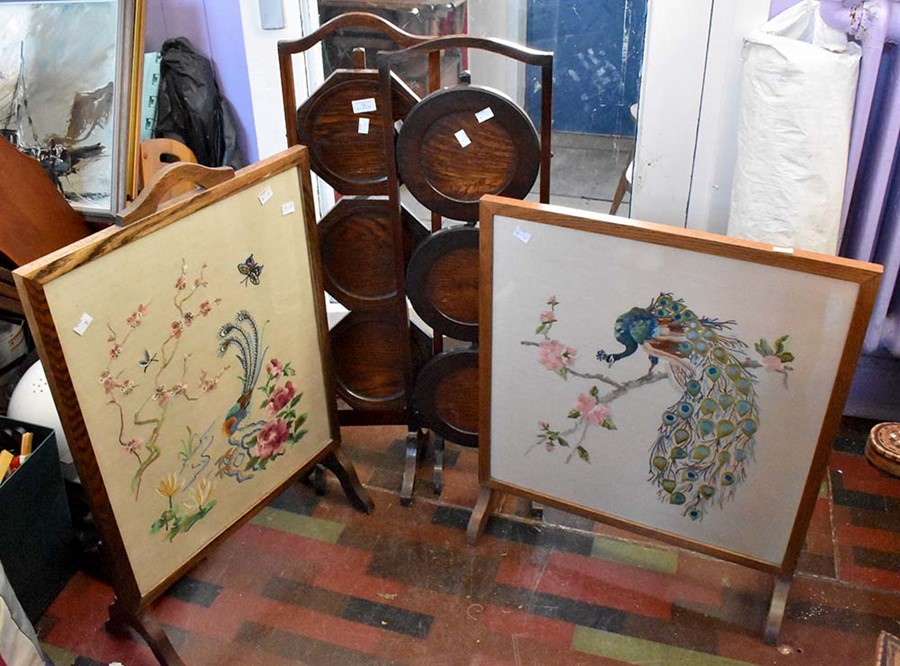 ***LOCATED AT GRESLEY****Two 1930/40's oak cake stands along with two firescreens (4)