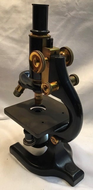 Spencer Lens company microscope model 25H, 1920. In wooden case with key. - Image 3 of 5