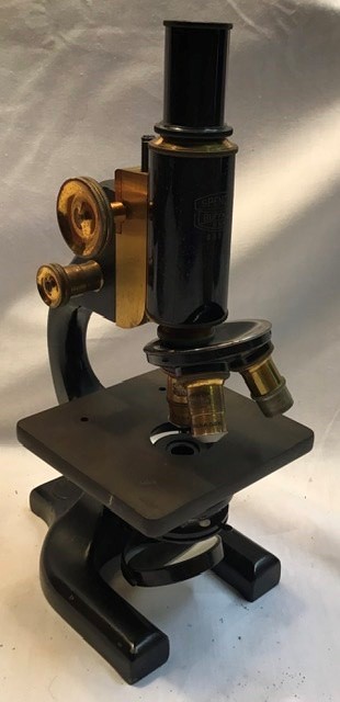 Spencer Lens company microscope model 25H, 1920. In wooden case with key. - Image 2 of 5