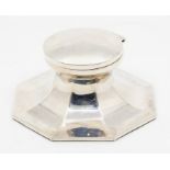 A George V silver plain octagonal capstan large inkwell, with glass inset, date letter u for 1919 (
