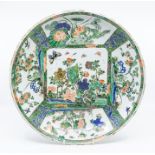 A Chinese large famille verte dish, Qing dynasty, Kangxi period (1667-1722), painted to the interior