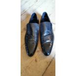 Boxed Gucci Shoes in a black snakeskin pattern. Tom Ford design. Very little wear. size Euro 43