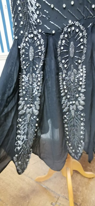 A black beaded Art Deco 1920s dress, this iconic dress is embellished in silver and black bugle - Image 6 of 14