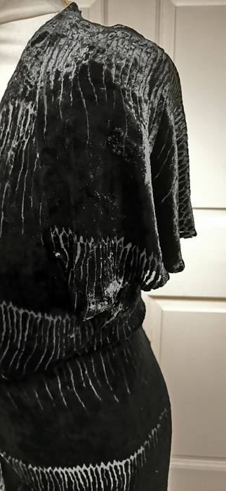 An iconic Balenciaga, 1930s evening dress and bolero, in black silk velvet in a ribbed pattern, - Image 4 of 6