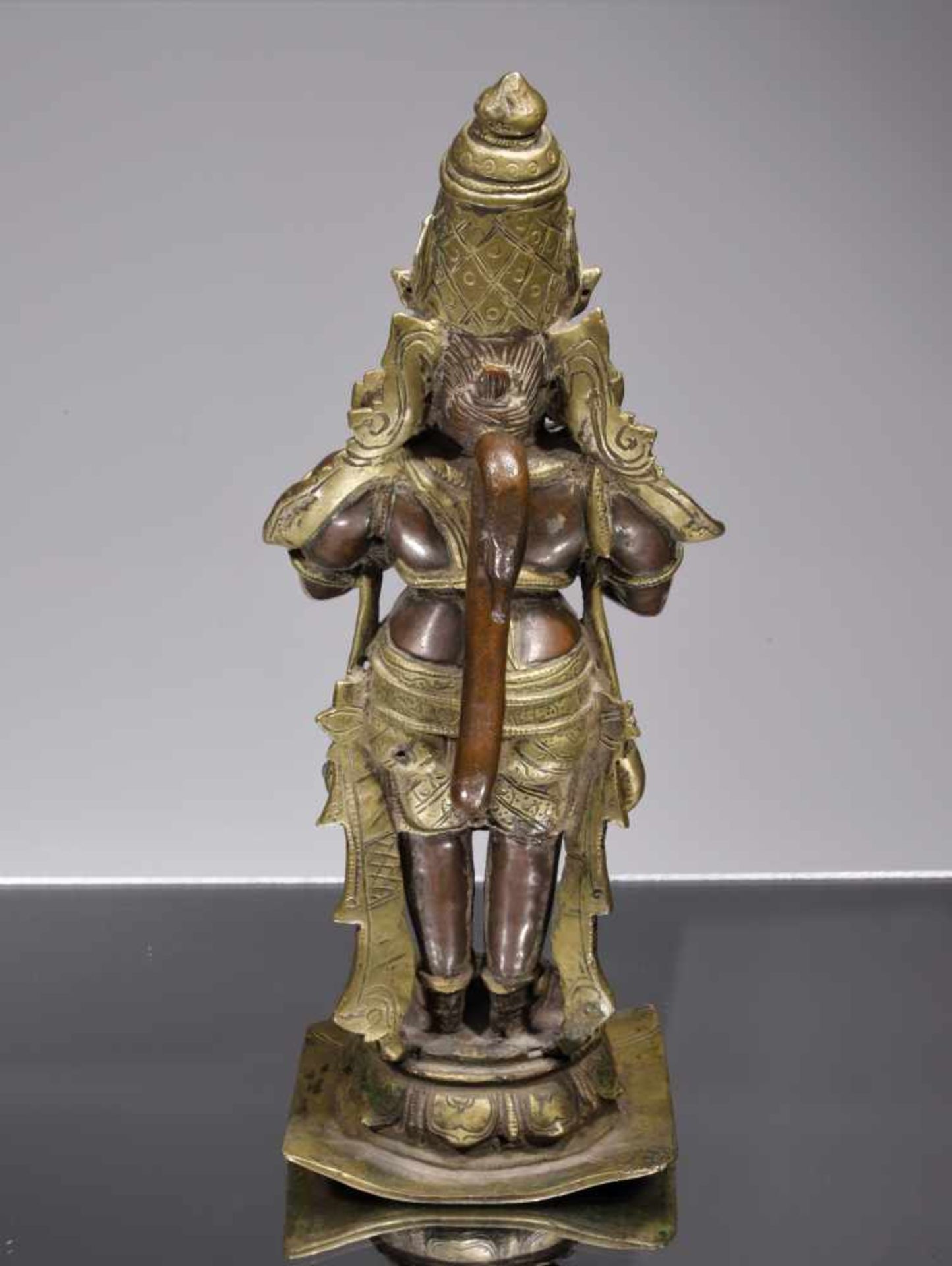 STANDING BI-METALL HANUMANBronzeIndia , 18th centuryDimensions: Height 29 cm Weight: 4144 - Bild 2 aus 2