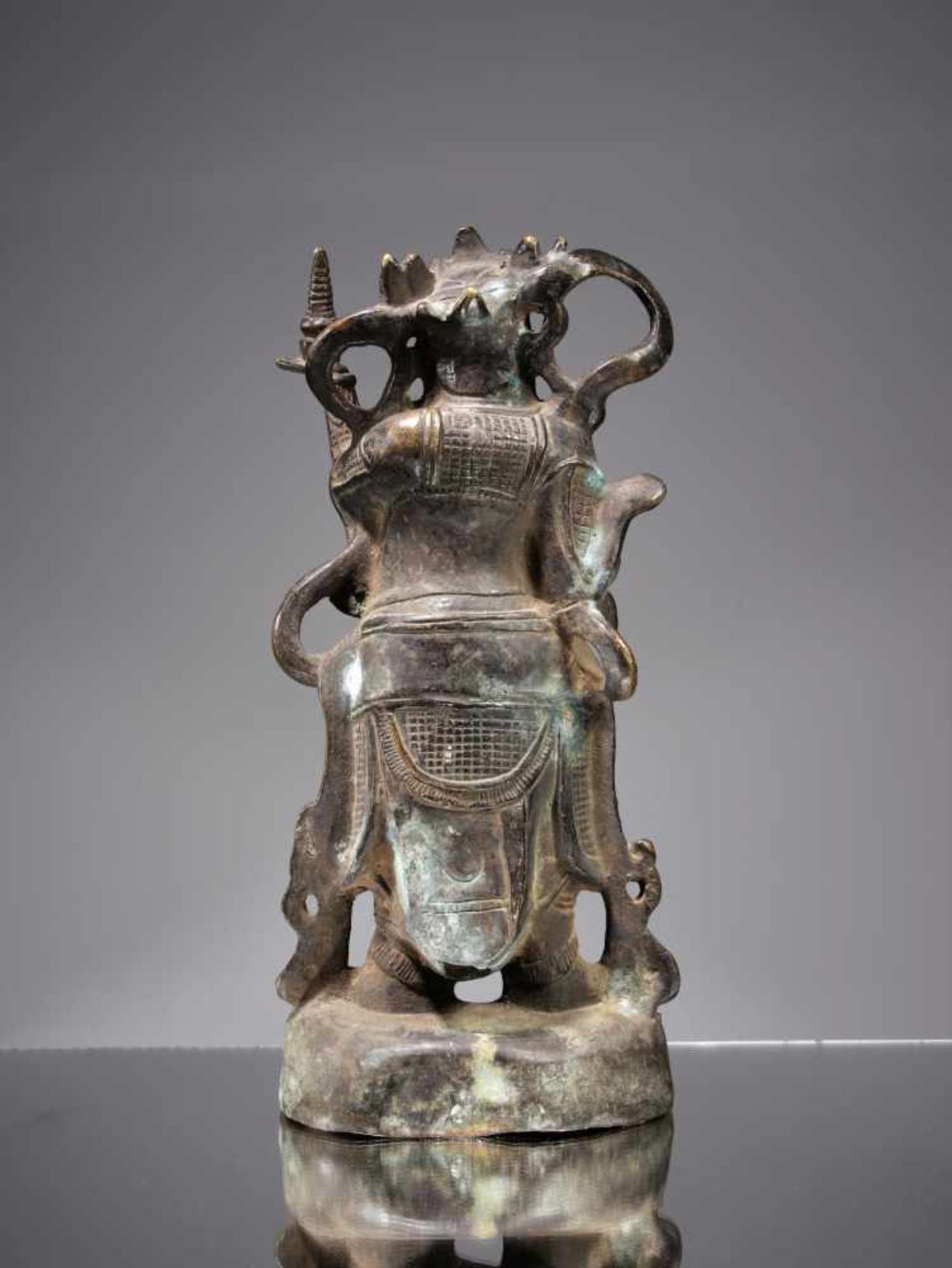 CHINESE GUARDBronze,China, 19th centuryDimensions: Height 29 cmWeight: 2054 gramsProbably - Bild 2 aus 2