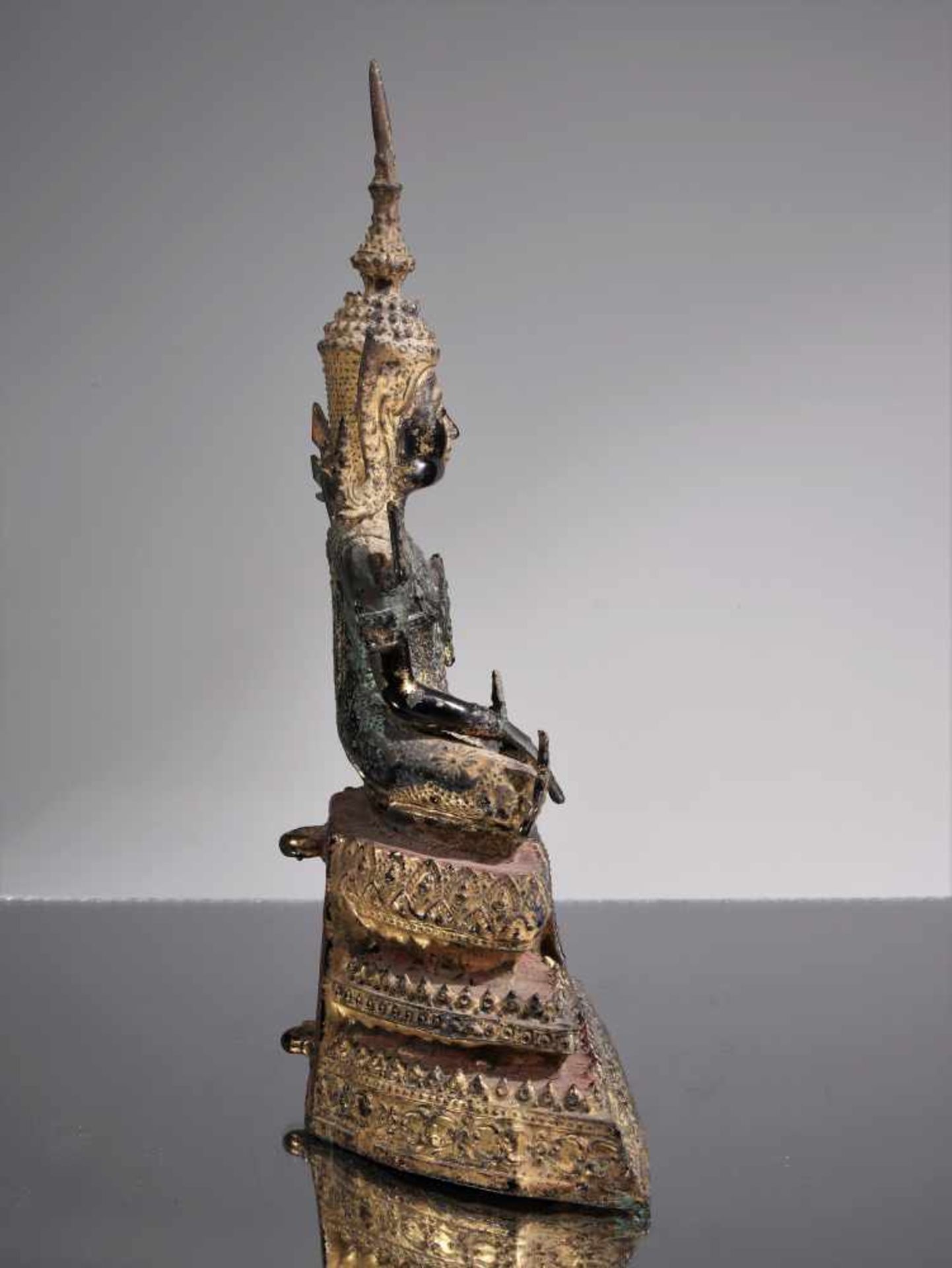 BUDDHA Bronze rest gilt Thailand , Ratanakosin around 1850 Dimensions: Height 25 cm Weight: 1528 - Bild 2 aus 3