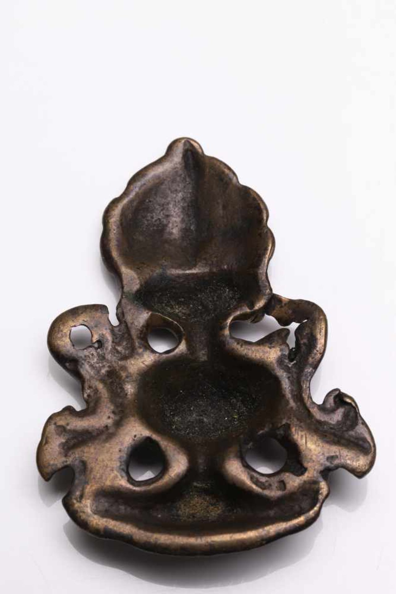 THOKCHA IN FORM OF "THE VASE OF TREASURE"BronzeTibet , 14th centuryDimensions: Height 4 cmWeight: 10 - Bild 2 aus 2