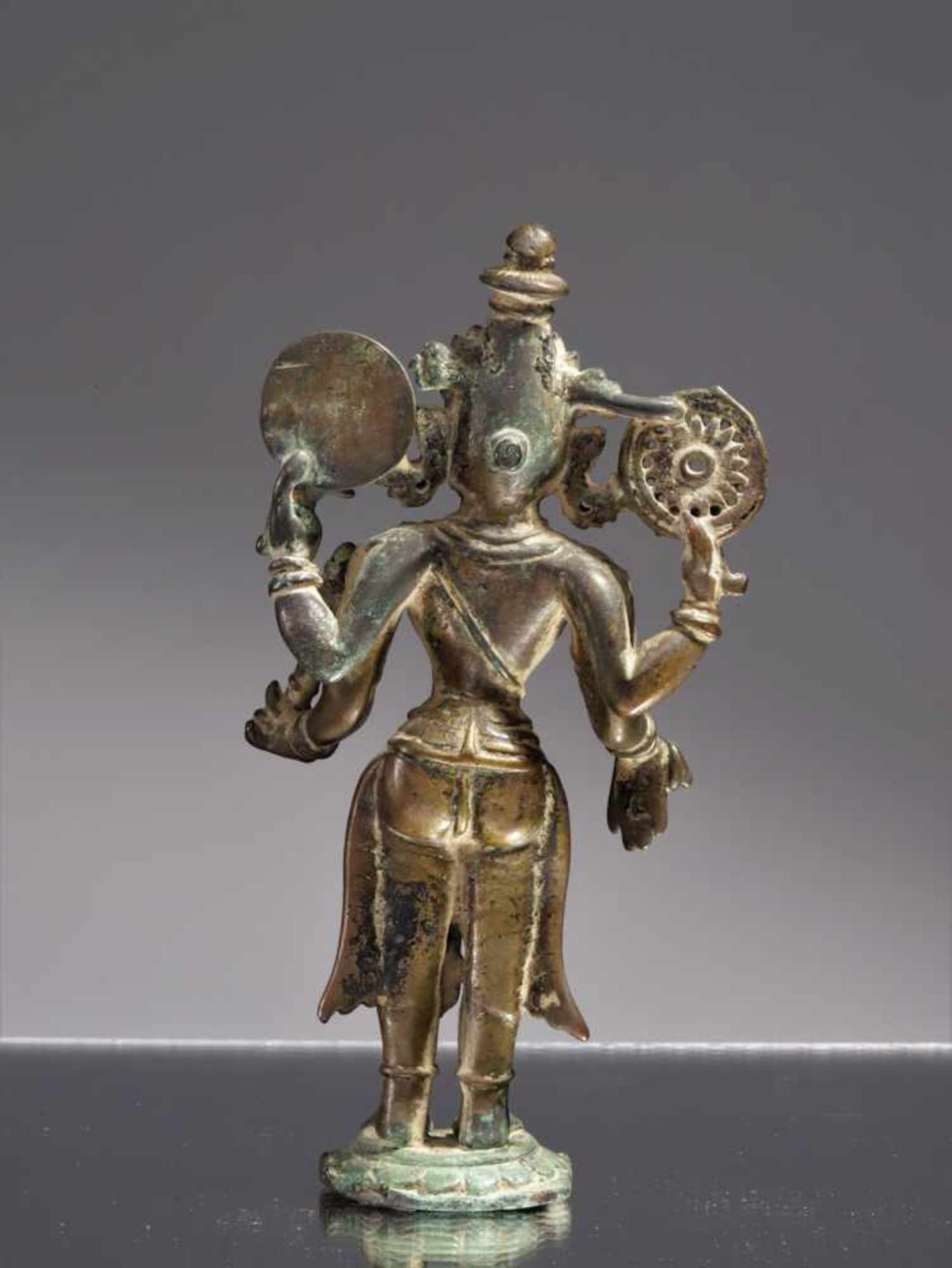 VISHNUBronzeIndia , 10th centuryDimensions: Height 14 cm ; Wide 8 cm ; Depth 3 cmWeight: 404 - Bild 2 aus 2