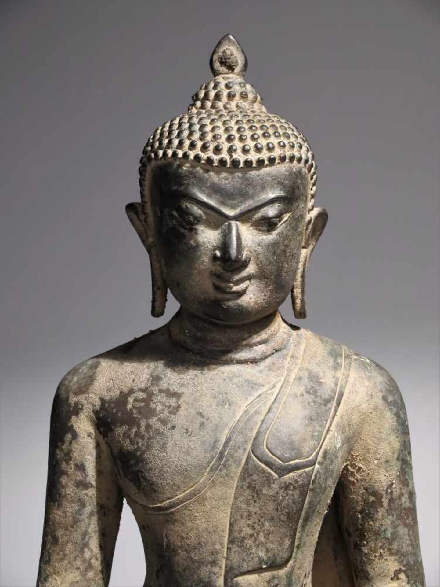 BUDDHABronzeBurma , Pagan 12th century styleDimensions: Height 43 cm ; Wide 31 cm ; Depth 18 - Bild 2 aus 2