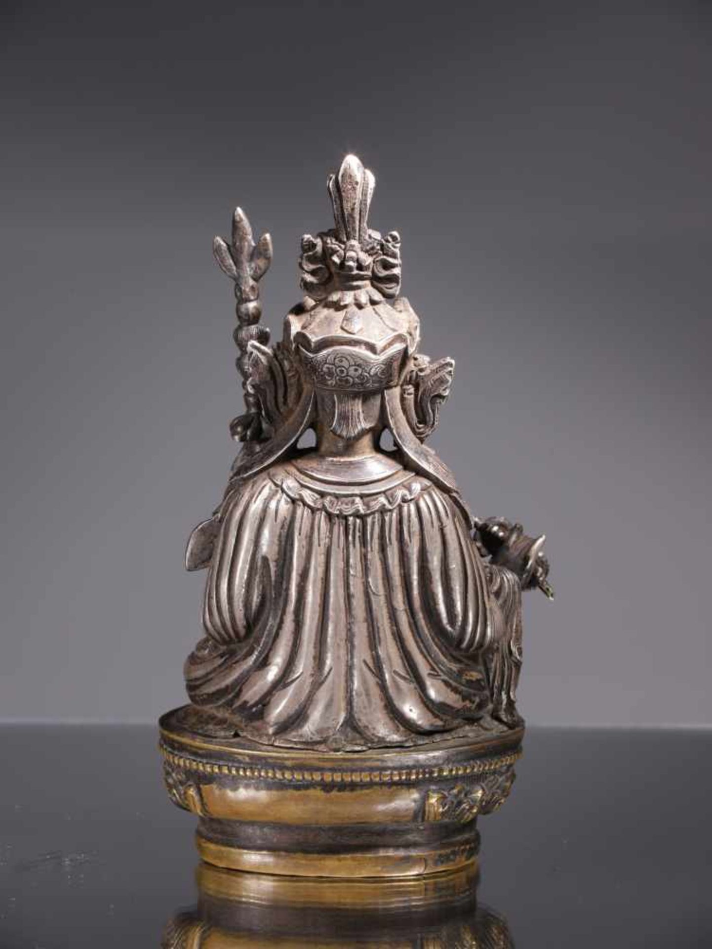 PADMASAMBHAVASilver sculpture on bronze base,Tibet or Bhutan , 18th centuryDimensions: Height 14 - Bild 2 aus 2