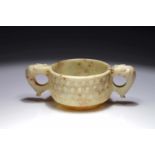 A WHITE JADE CUP WITH TWO HANDLES