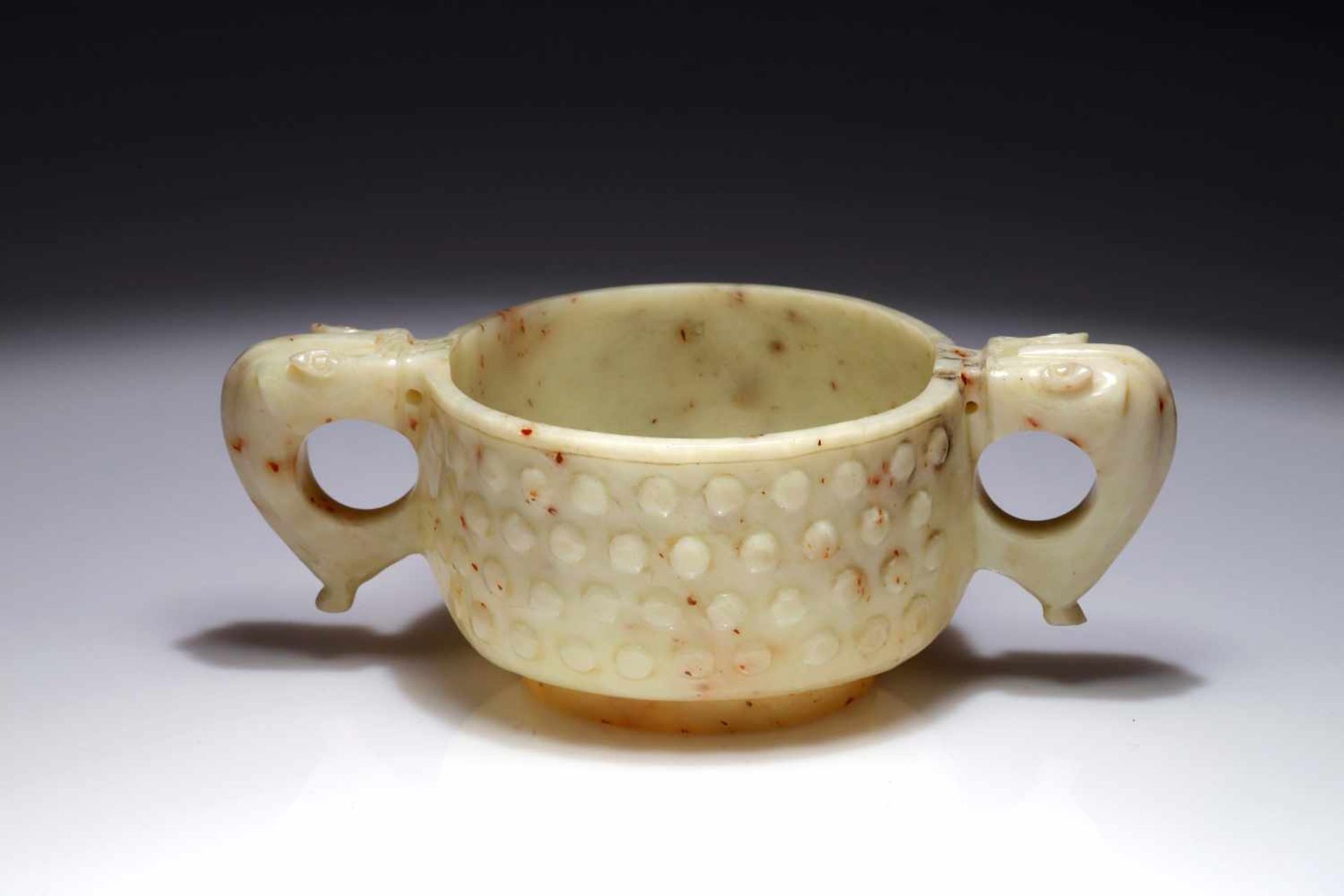 A WHITE JADE CUP WITH TWO HANDLES