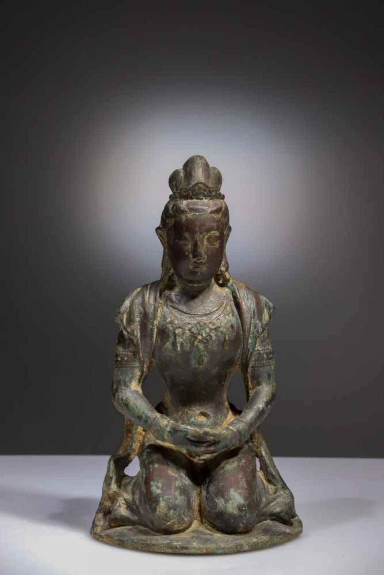 KNEEING GUANYIN