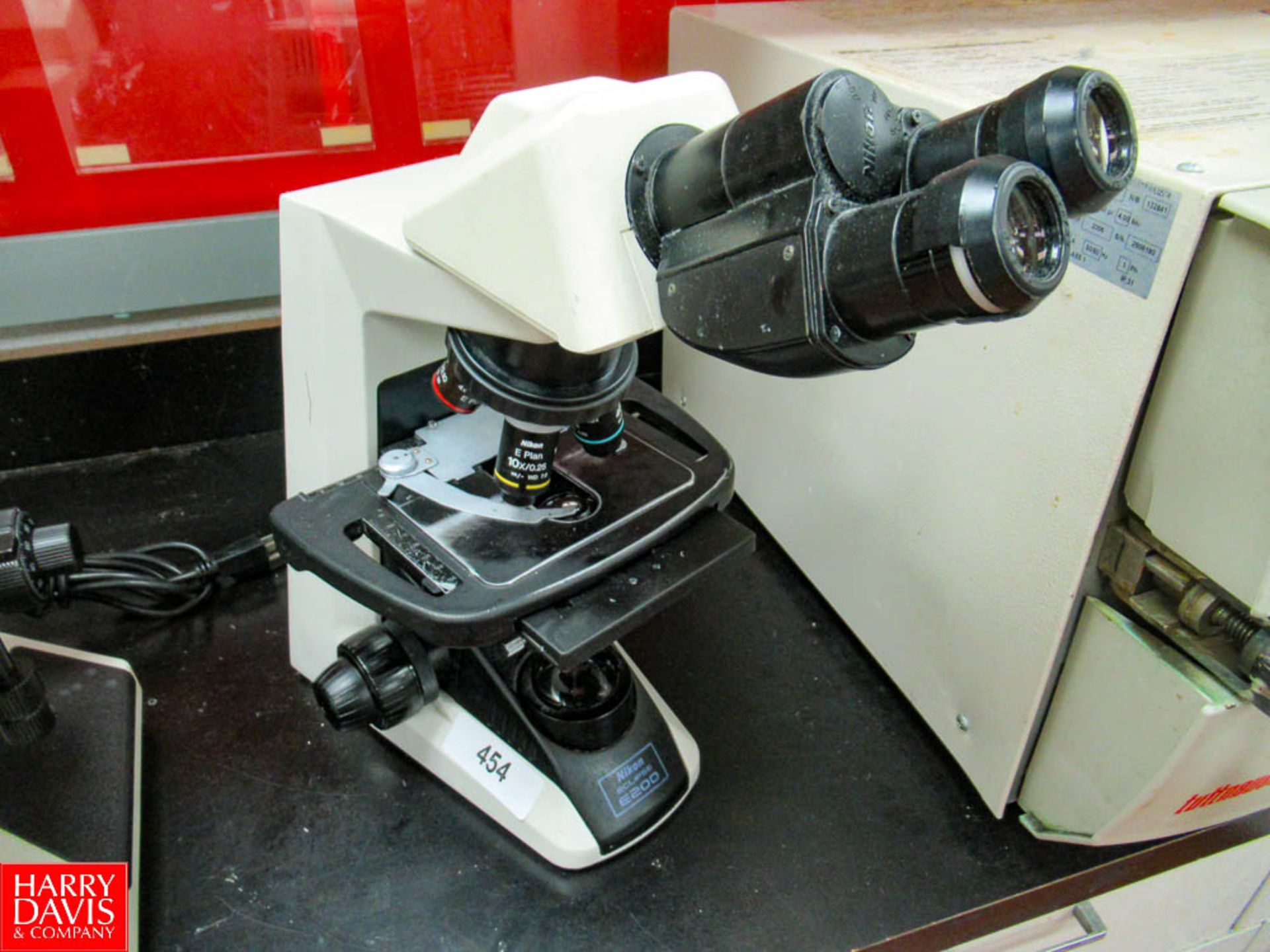 Nikon Microscope, Model: Eclipse E200 SN: 849085, Located In: Milk Test Lab - Rigging Fee: $ 25