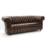 Chesterfield parlour setComprises a couch and two armchairs in stained leather. Mounted on wheels.