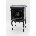 Napoleon III-style workSmall collector's furniture pieceBlack-stained wood, decorated with high