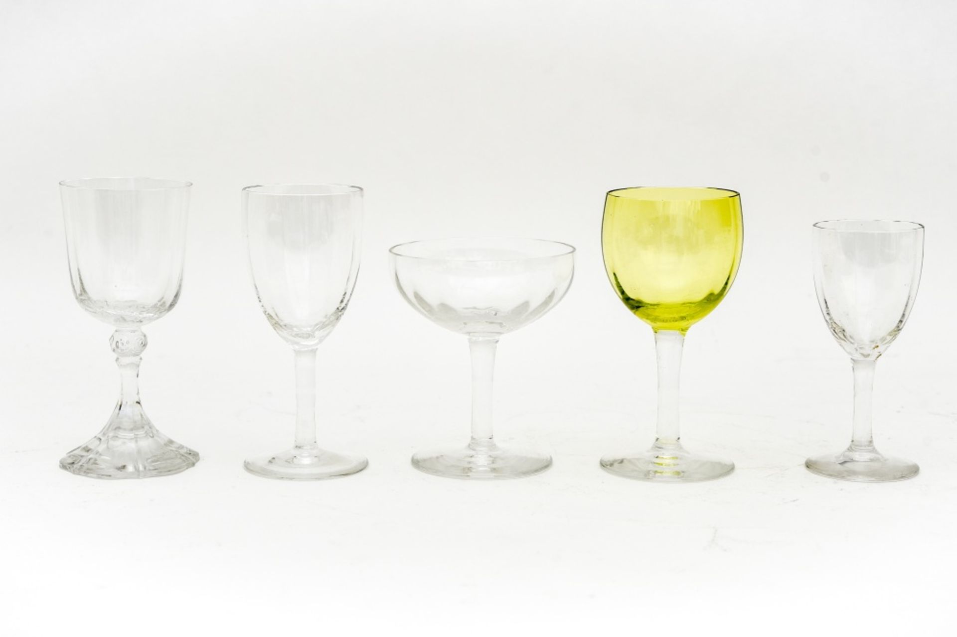 Jugendstil workPart of a setClear and coloured crystal, comprising: 10 yellow water glasses, 10