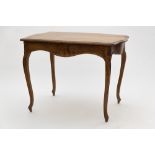 Regency eraCentre tableCarved oak with leafy décor. 72 x 99 x 72 cm