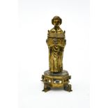 Simon Rosenau (Hanau)Small box, ca. 1880800 silver gilt, depicting a relic carrier. Inlaid with