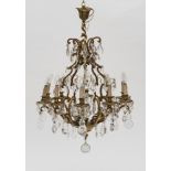 Large chandelierGilt bronze with ten arms, adorned with tassels. H: 100 cm; D: 60 cm