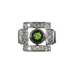 Chrome tourmaline ring 18 kt white gold, set with a tourmaline chrome de 0.90 ct et de petits