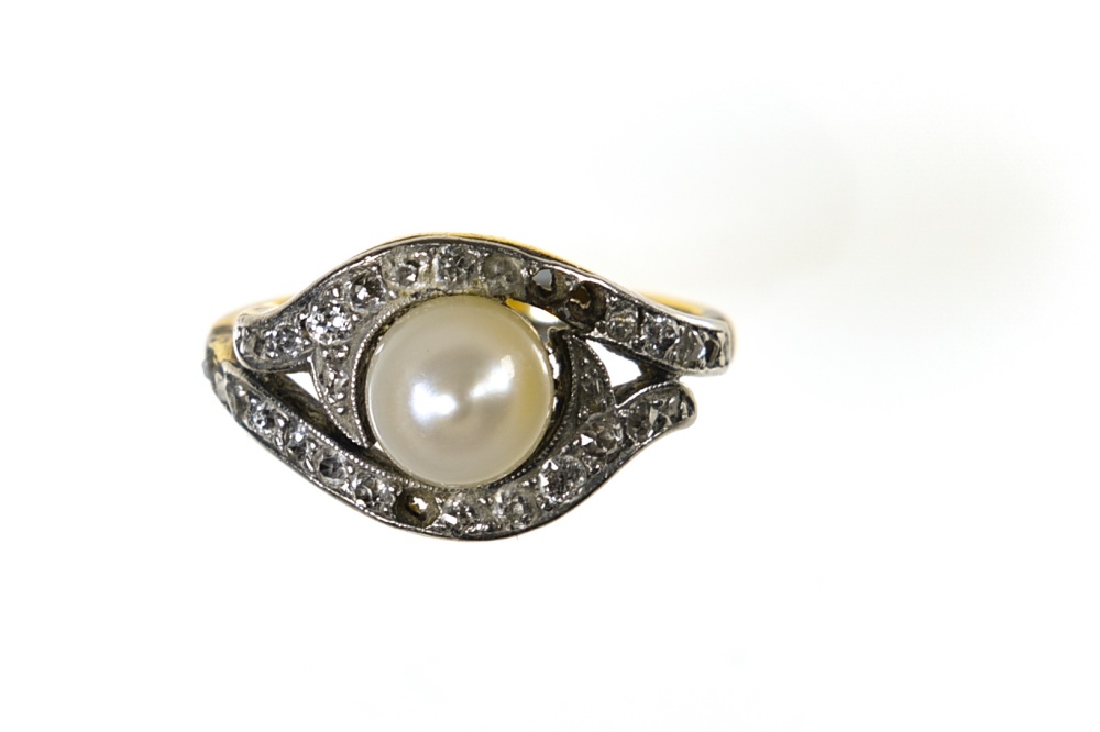 Spiral Belle Epoque ring 18 kt yellow and white gold and silver, spiral-shaped, set with a pearl