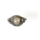 Spiral Belle Epoque ring 18 kt yellow and white gold and silver, spiral-shaped, set with a pearl