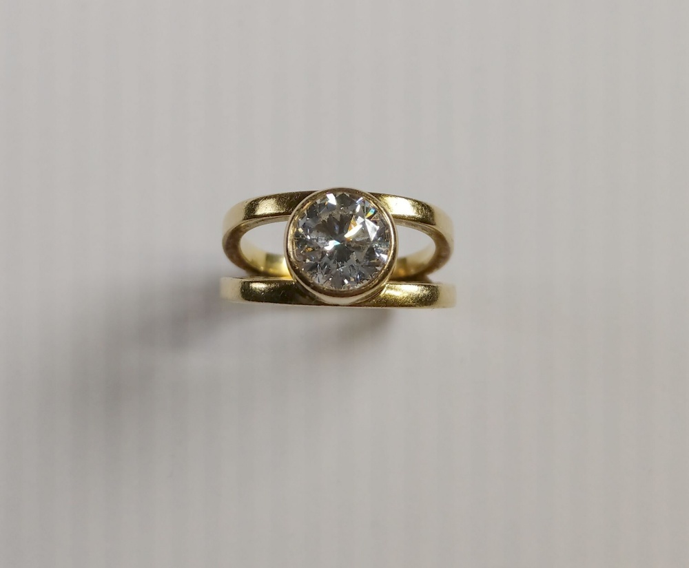 Dinh Van Solitaire ring 1.6 ct 18 kt yellow gold, composed of two bands with square cross- - Image 3 of 3