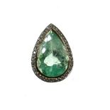 Colombian emerald pendant 7.74 ct 18 kt white gold, set with a 7.74 ct Colombian pear-shaped