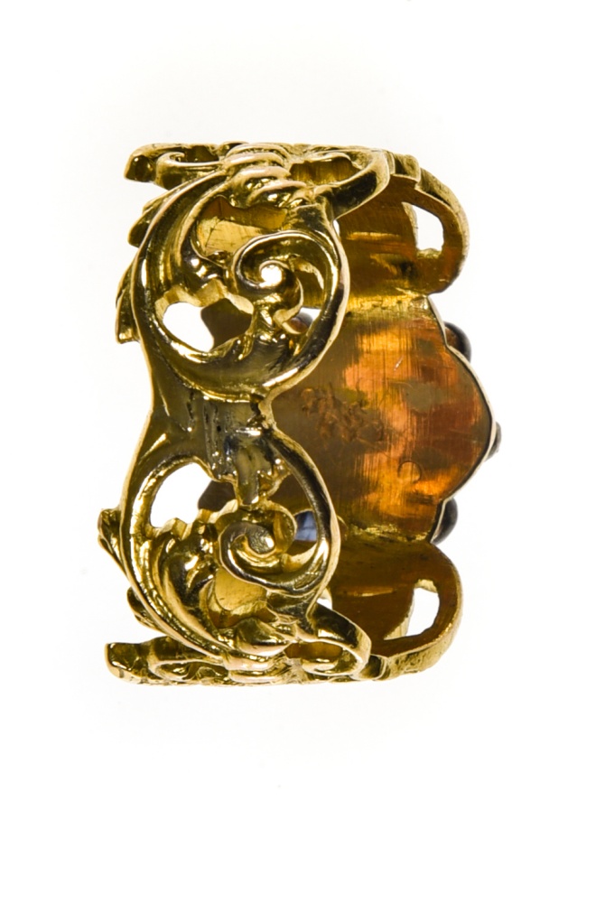 Dragon ring band 18 kt yellow gold et argent, carved with 2 dragons and set with a square rose-cut - Image 2 of 4