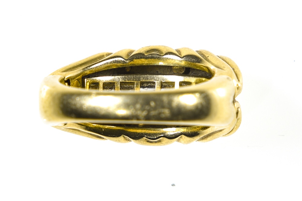 Ring band with secret compartment 18 kt yellow gold with a wavy pattern. The centre opens to reveal - Image 3 of 5