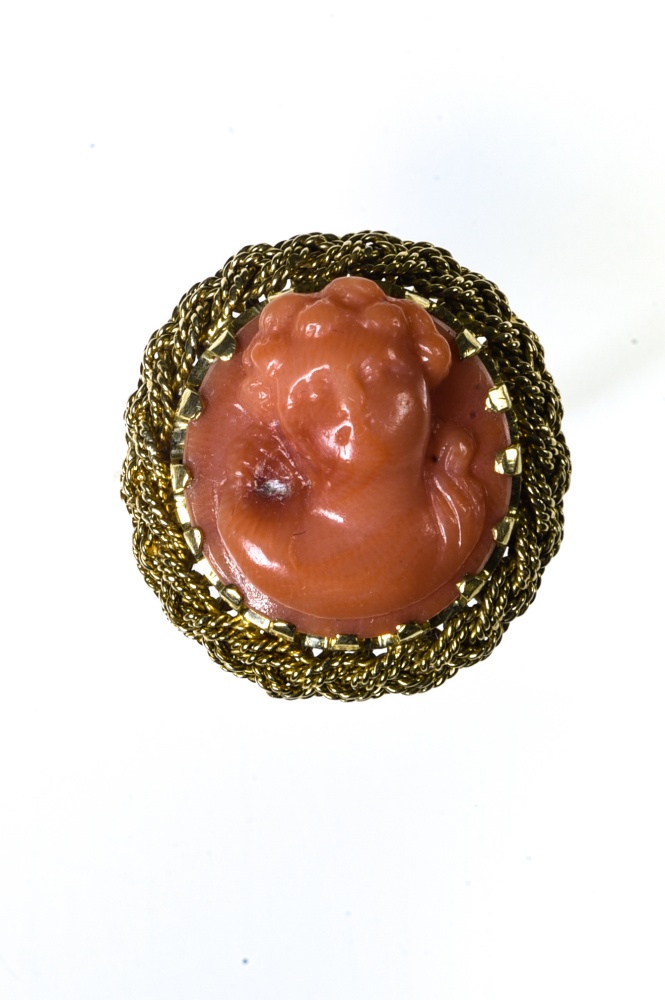 Coral cameo ring Braided 18 kt yellow gold set with a red coral cameo depicting a female bust ( - Image 5 of 5