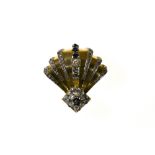 1950's brooch 18 kt yellow gold and platinum, shaped like a fan, set with 18 sapphire cabochons and