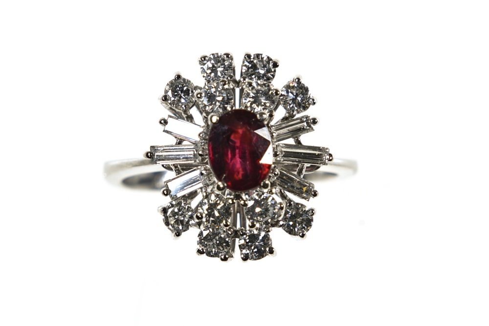 Ruby ring 1.01 ct 18 kt white gold, set with a 1.01 ct untreated oval ruby (GIA certificate n°