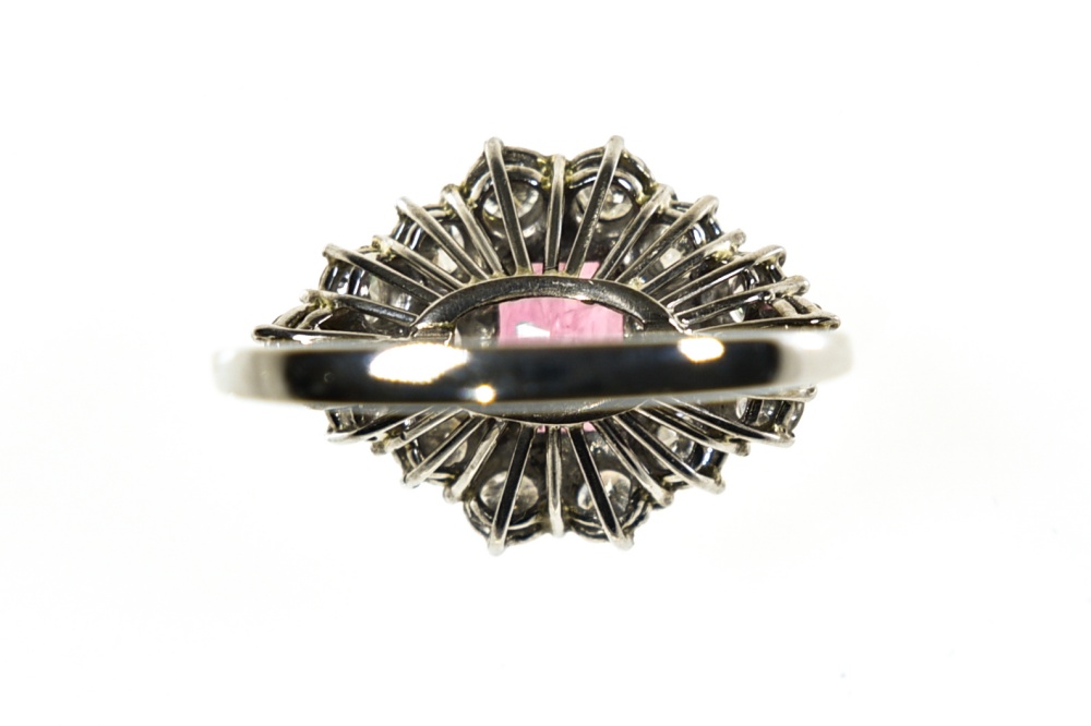 Pink sapphire ring 2.32 ct 18 kt white gold, set with a 2.32 ct pink oval sapphire (ALGT - Image 5 of 5