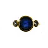 Frohmann Frères Sapphire ring 3.23 ct 18 kt yellow gold, set with a round 3.23 ct blue sapphire,