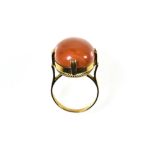 Art Deco ring 18 kt yellow gold, set with an oval coral cabochon. Hallmark: 18 K. TD: 49 Gross