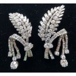 Pair of double-clip diamond brooches 18 kt white gold composed of 2 brooches, each depicting a leaf