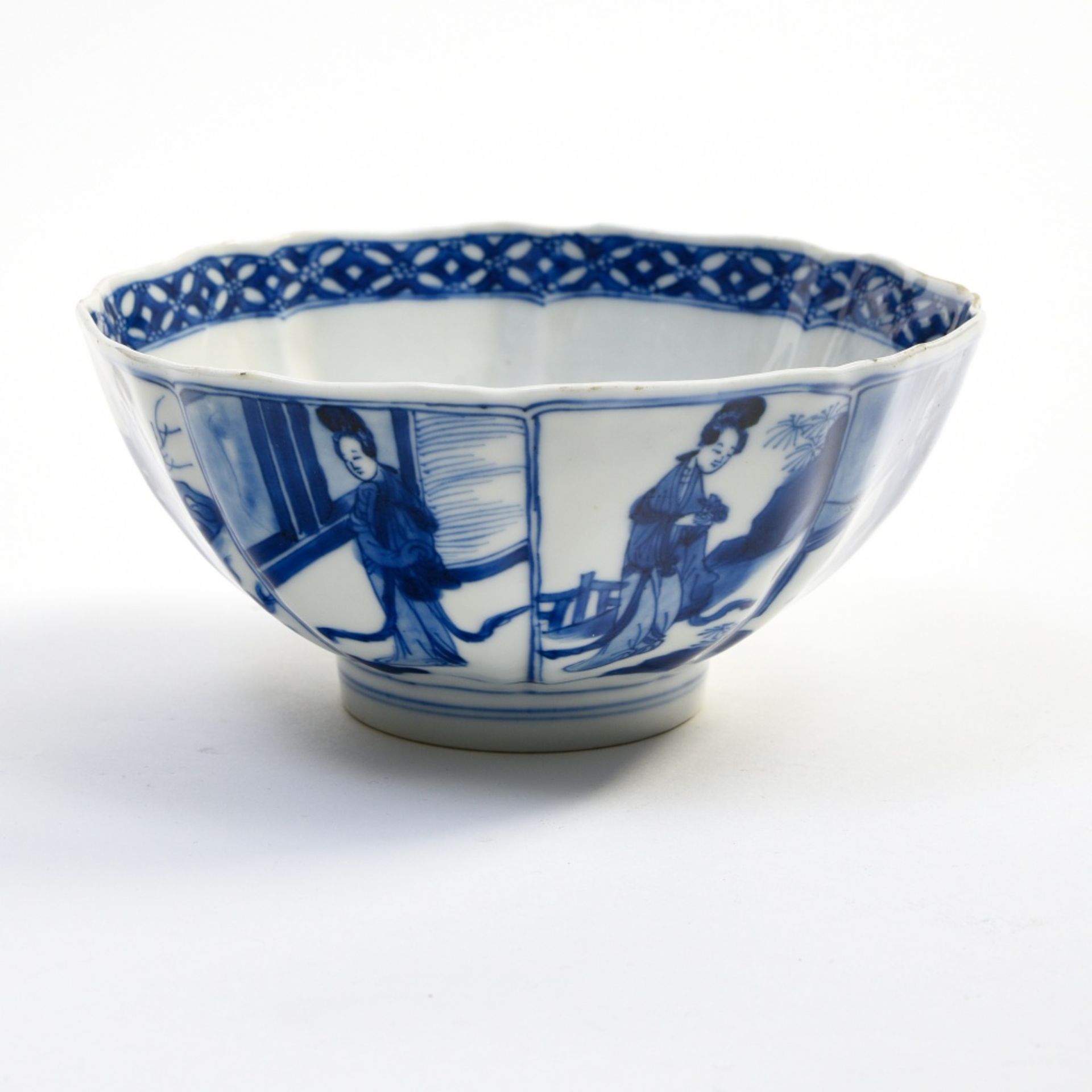 China, 18th century or earlier Multifaceted bowl, Blue and white porcelain decorated with children - Image 4 of 6