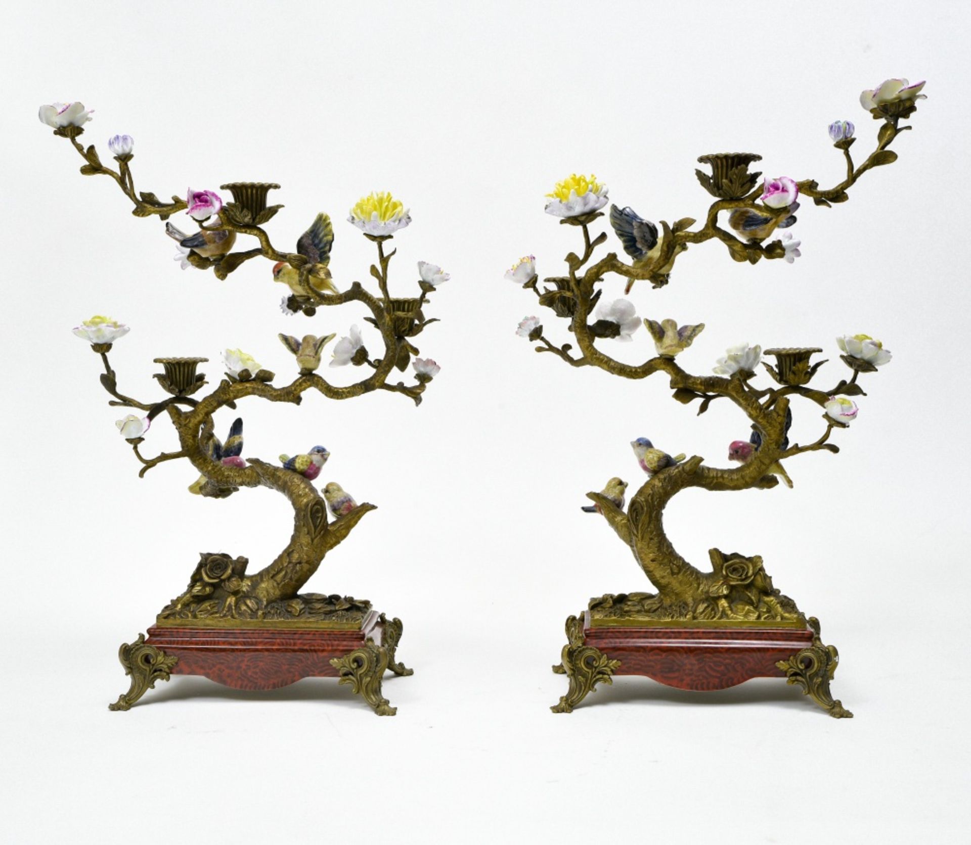 China, 20th century Pair of candelabras featuring birds, Bronze and porcelain. Mark under the base.