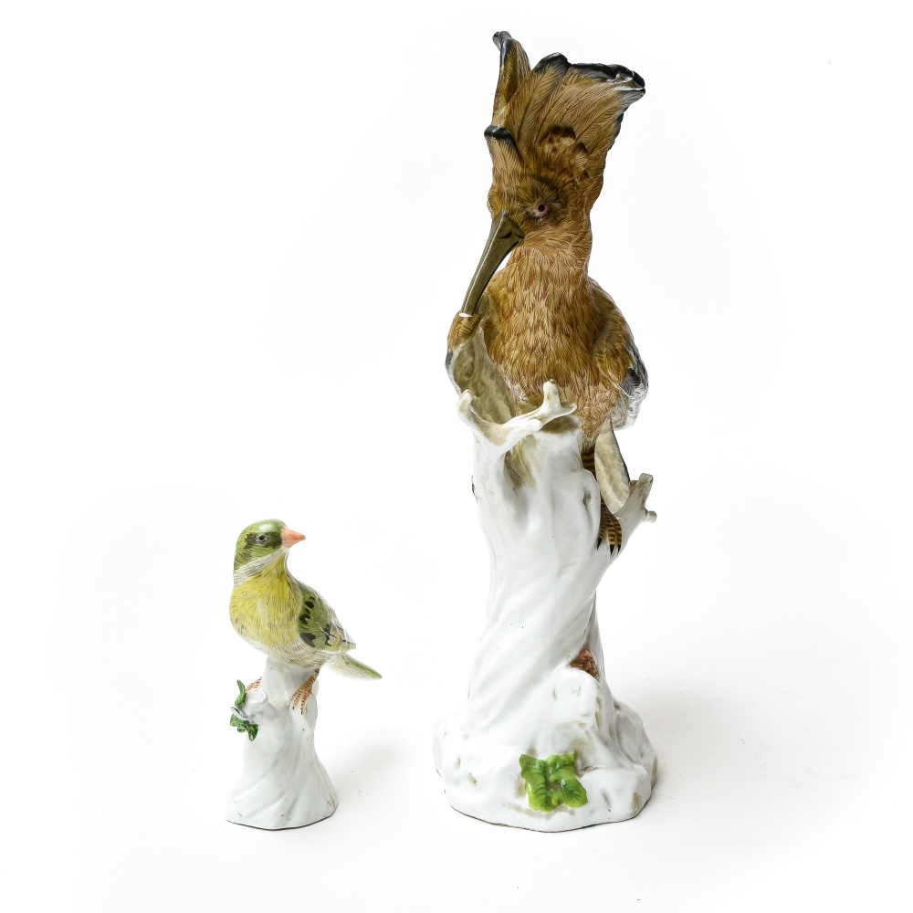 SAMSON Paris Eurasian hoopoe and greenfinch, Two polychrome enamelled porcelain sculptures. Blue - Image 2 of 2