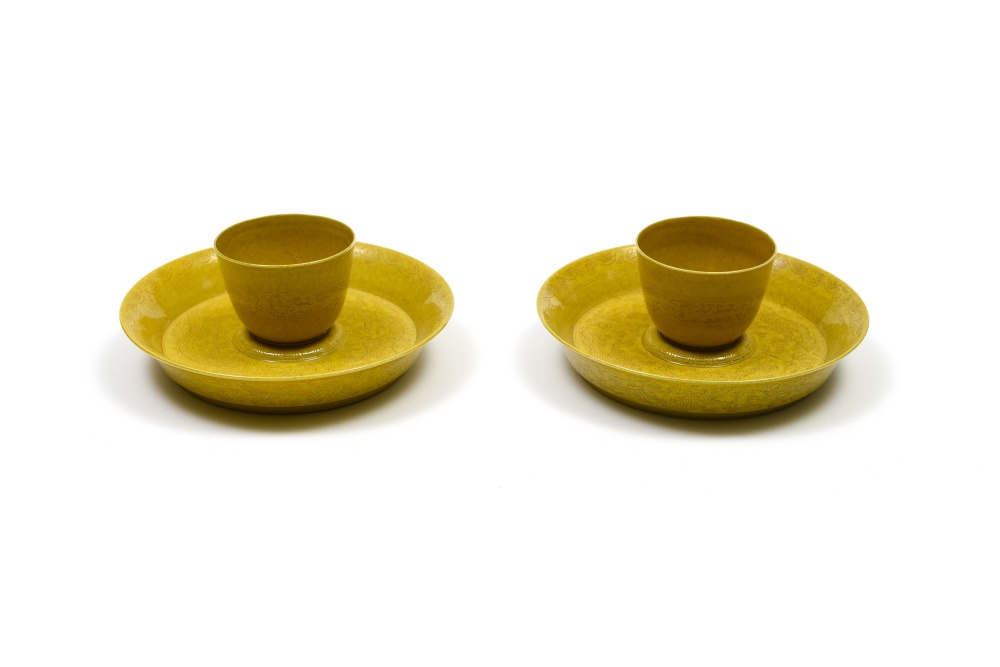 China, Qianlong Pair of teacups and saucers, Imperial yellow porcelain, with applied dragon